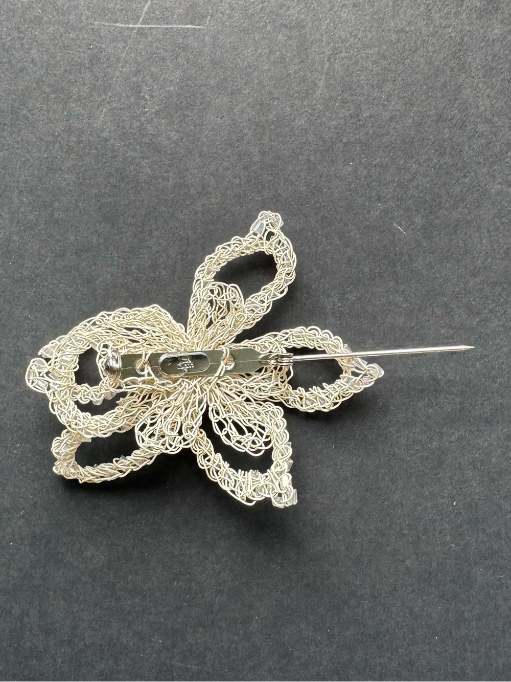 Lisa Toland crochet metal brooche - Picture 4 of 6